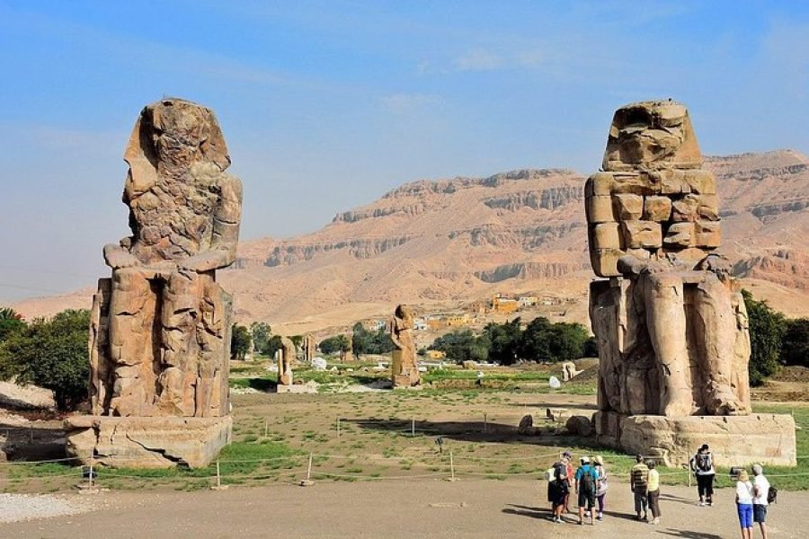 Luxor Full Day Tour: Valley of Kings & Queens – And More
